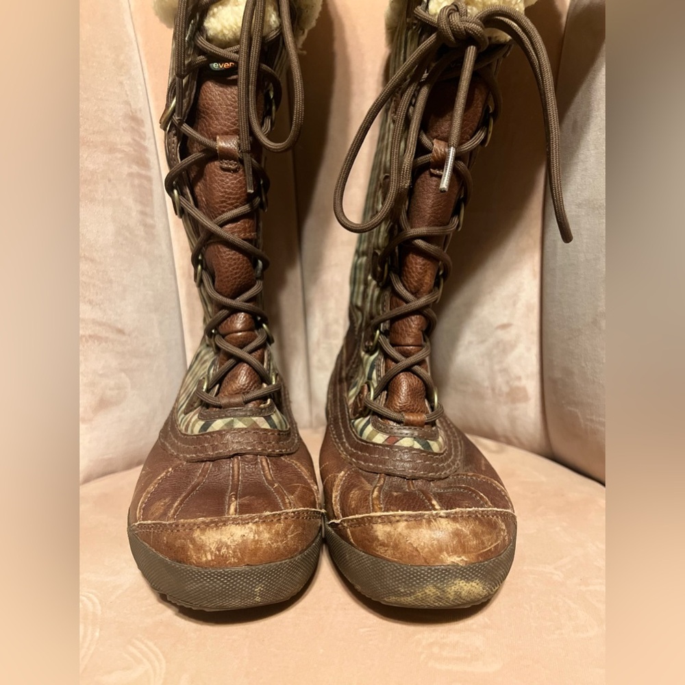 UGG Checkered Lace-Up Boots with Shearling - Picture 12 of 16